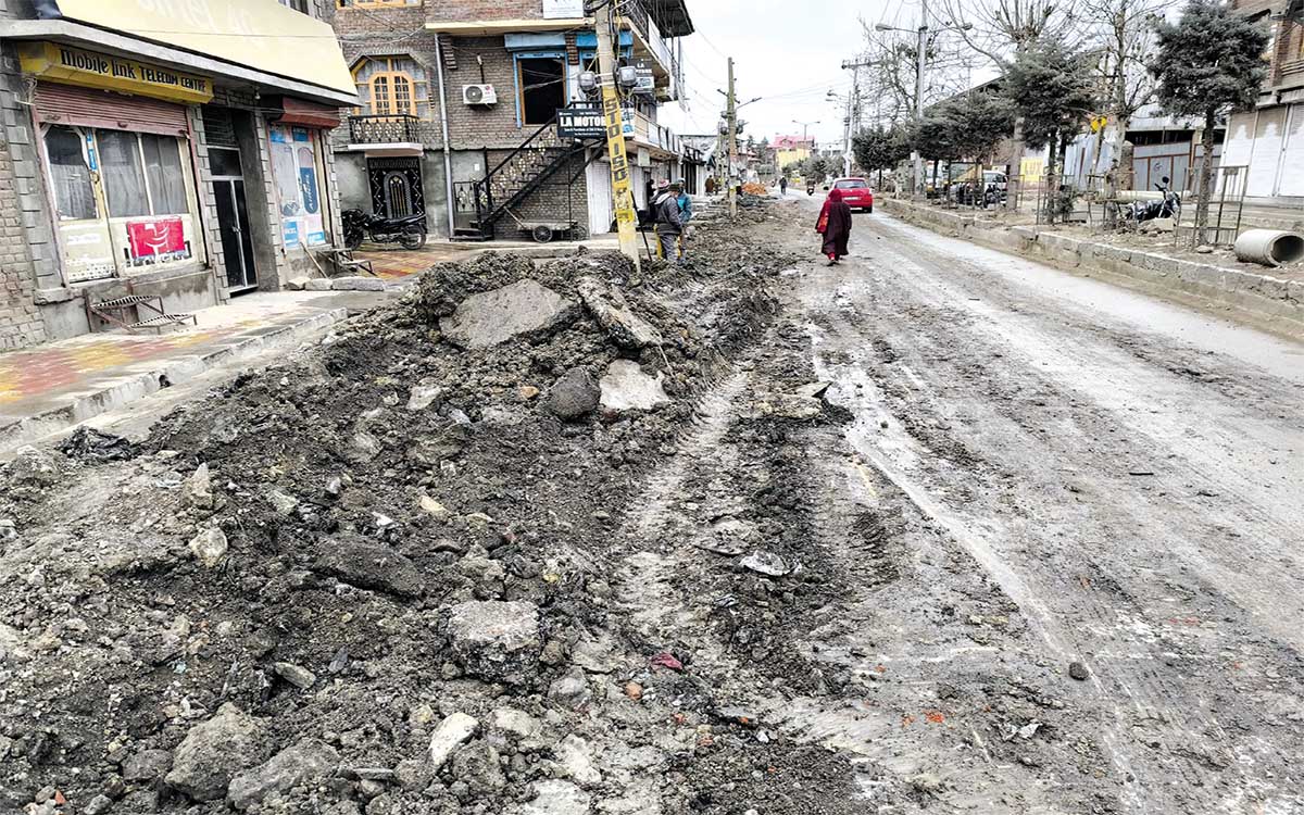 Nawab Bazar residents decry dilapidated roads