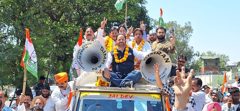 lok sabha election  congress’ raman bhalla holds roadshow in jammu
